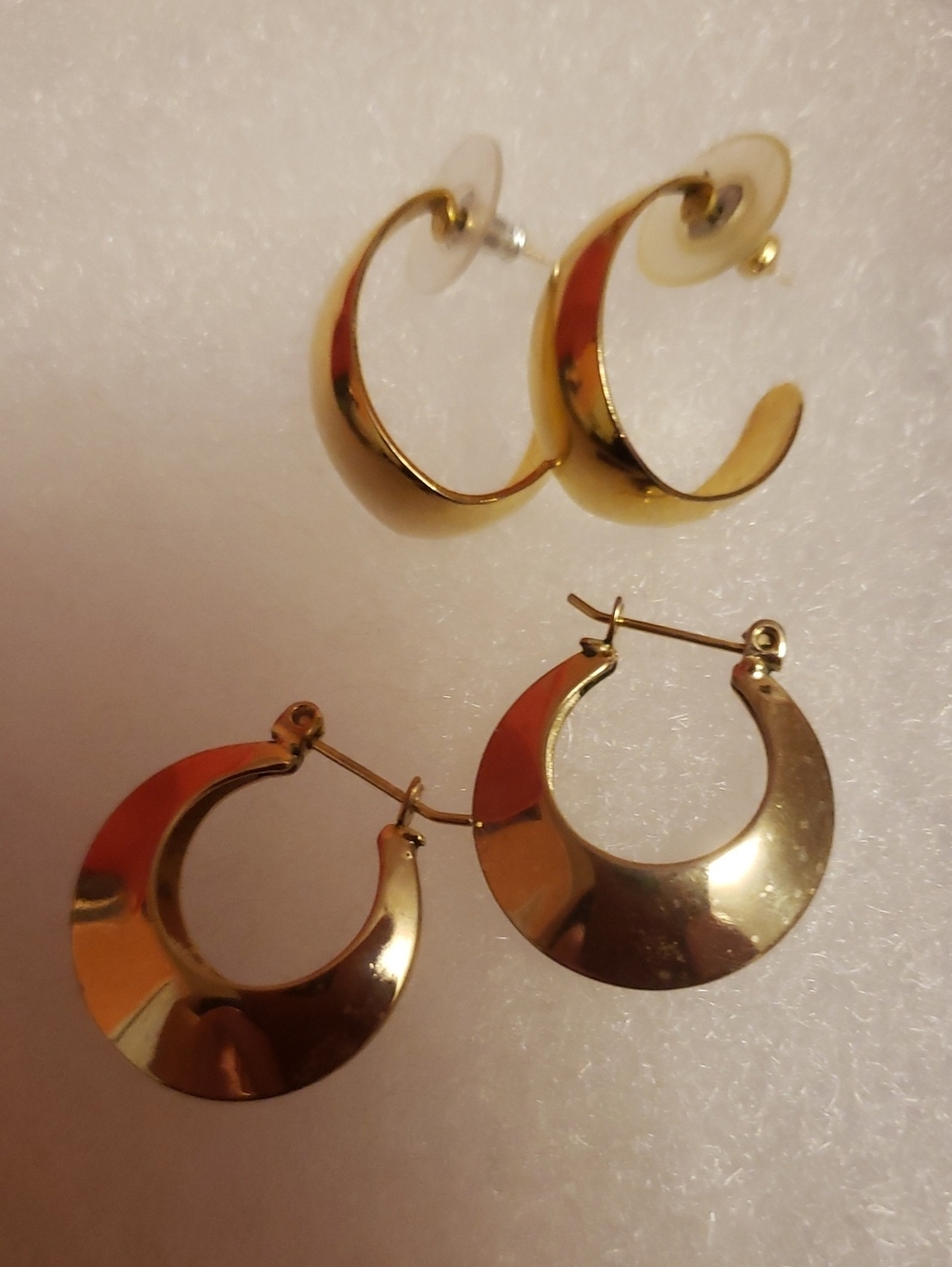 Two pair of Goldtone pierced Earrings.